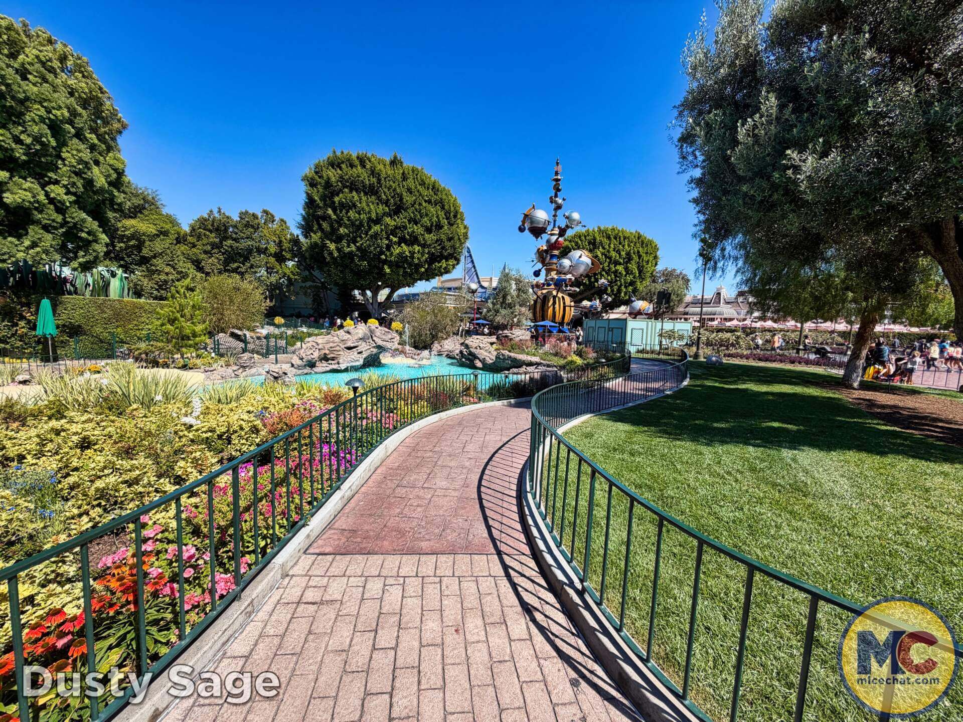 Disneyland, DISNEYLAND UPDATE: Hot Days, Cool Crowds & Summer Shakeups