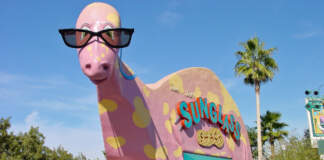 Yesterland: Dinosaur Jack&rsquo;s Sunglass Shack on Route 66 at Paradise Pier