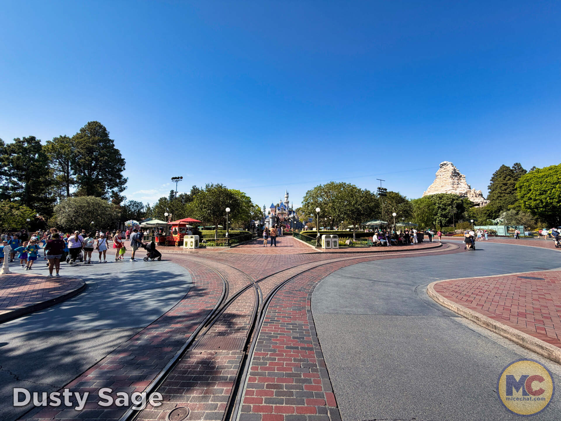 Empty hub at Disneyland