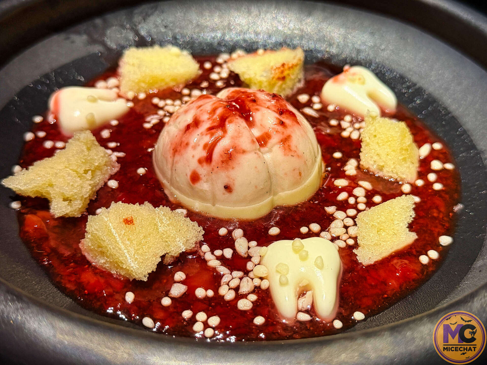 The Pleasure and Pain Brain dessert, the Hellraiser specialty dish at HHN 2026