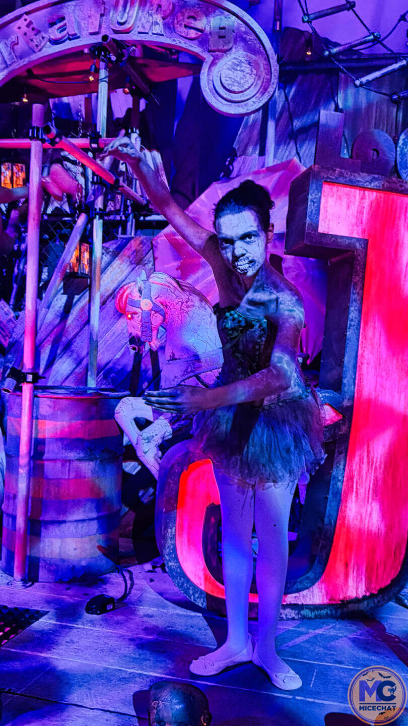 A decayed ballerina in the Sideshow of Decay scare zone at HHN 2026