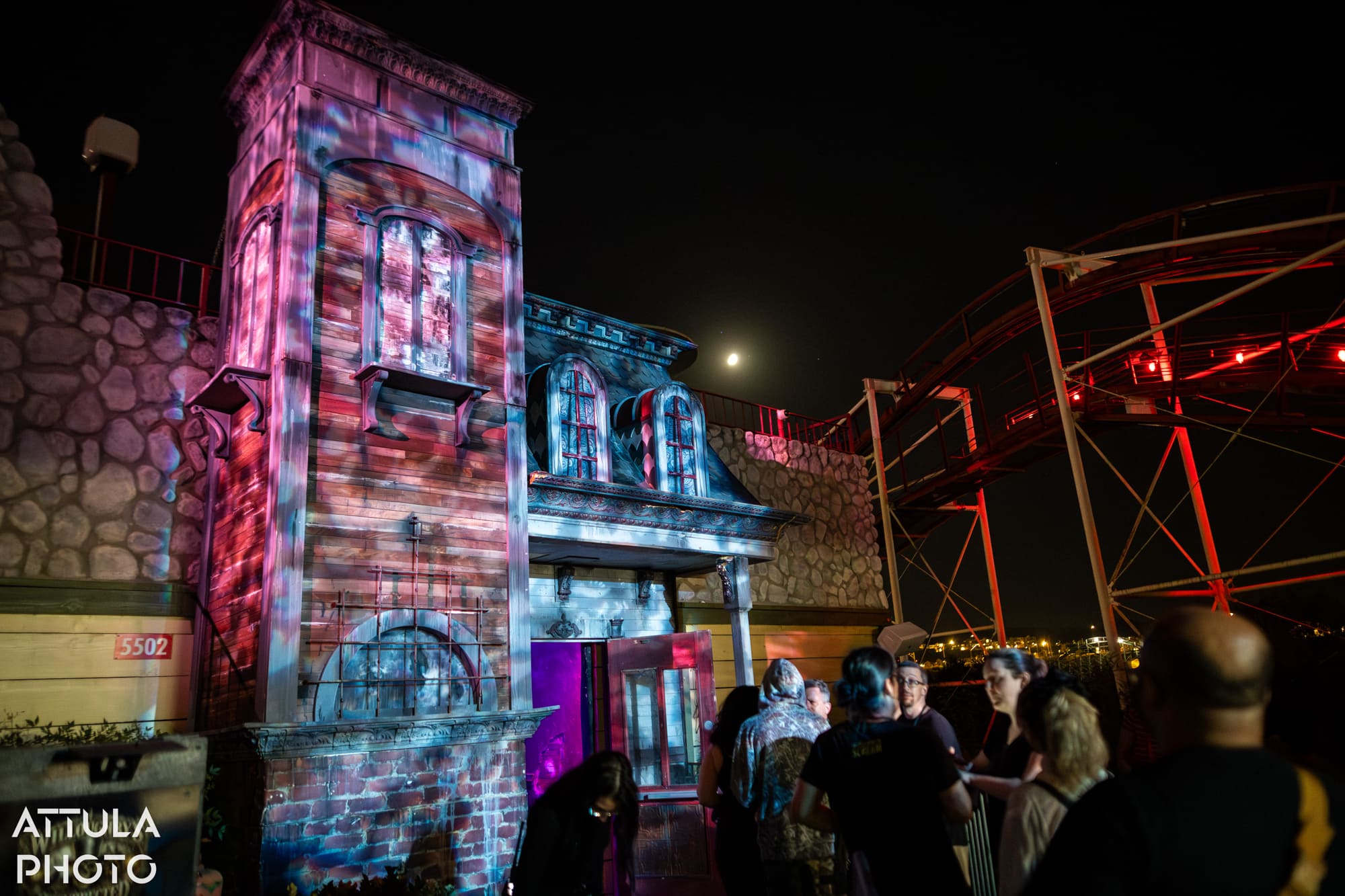 Willoughby's: Resurrected haunted mansion maze at Fright Fest 2026, Six Flags Magic Mountain