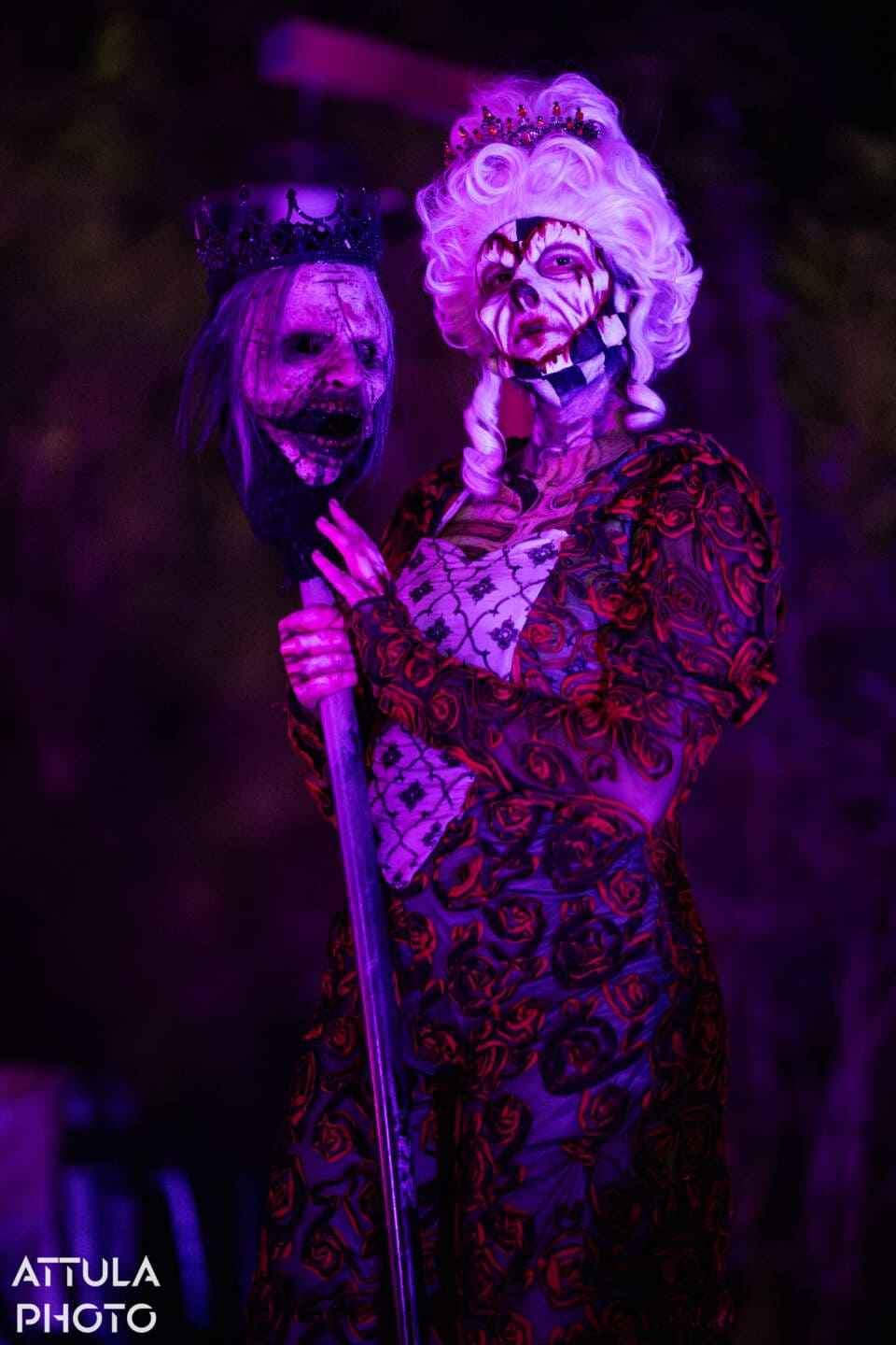 Queen of Hearts character in Nightmares: Reign of Blood at Six Flags Magic Mountain