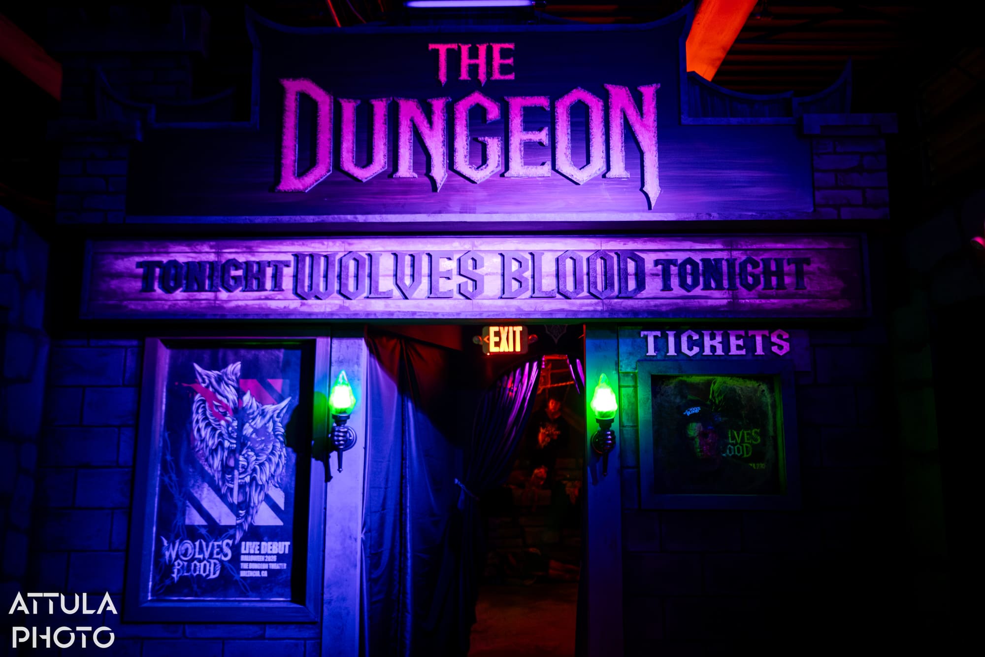 Werewolf scare actor in the Wolves' Blood maze at Six Flags Magic Mountain Fright Fest 2026