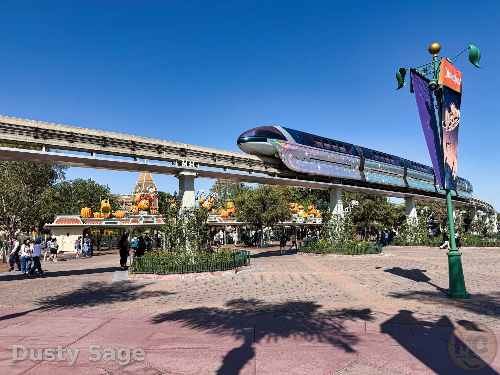The Disneyland Monorail passing over the Esplanade at the Disneyland Resort