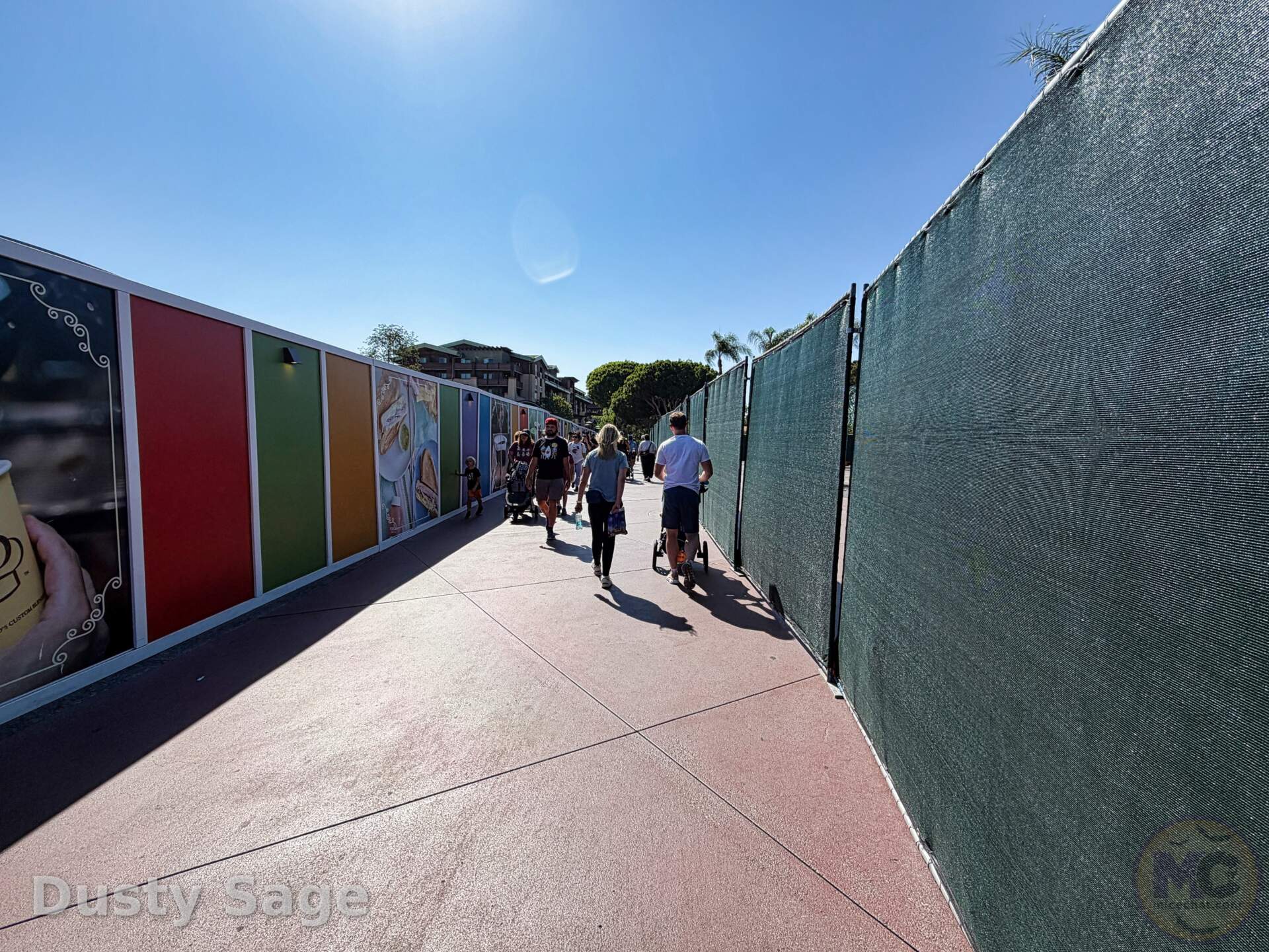 Narrow guest walkway between the Esplanade spiral and the Porto's Bakery construction site